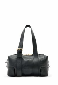 Juoda odinė rankinė su tekstūruotu paviršiumi, puikuojanti auksinės spalvos detalėmis, reguliuojamomis dirželių užsegimais ir šoninėmis užtrauktukais, suteikiančiais papildomą akcentą.