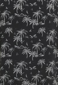 Musta kangas, jossa valkoisia kuvioita palmupalmusta ja purjeveneestä, lisäyksinä aaltoja ja vuoria toistuvassa kuosissa.