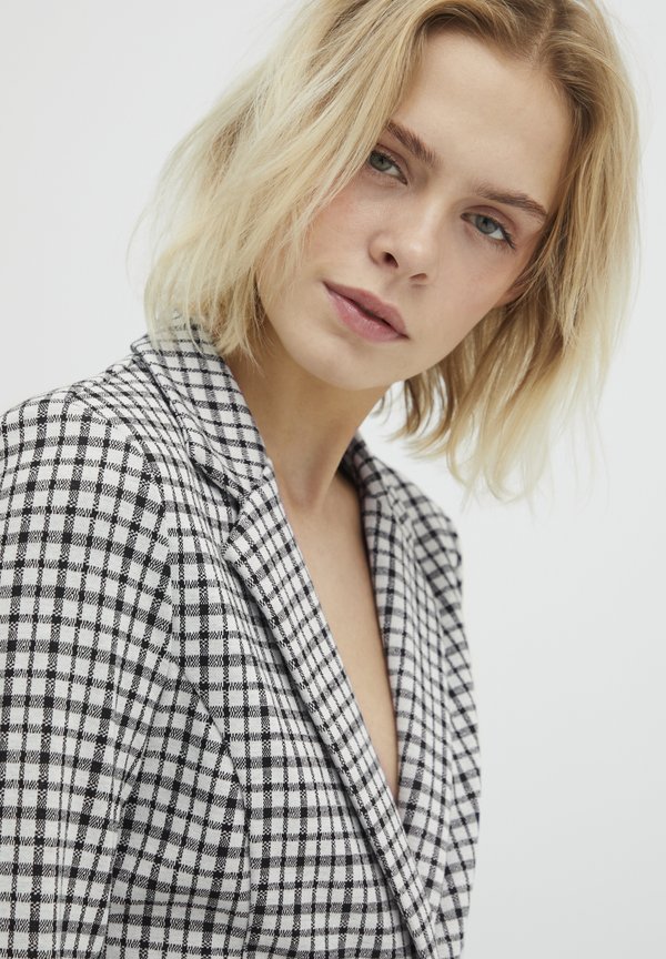 IHKATE - Blazer - cloud dancer4