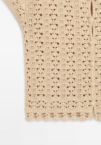 Beige gehaakte gebreide cardigan met bloemenkantpatroon, met stof overtrokken knopen en een gegolfde zoomrand.