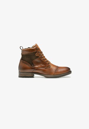 Bottines en cuir brun avec des accents en tissu, à lacets sur le devant, bout rond et semelle texturée. Dotées d'une petite boucle à l'arrière pour un enfilage facile.