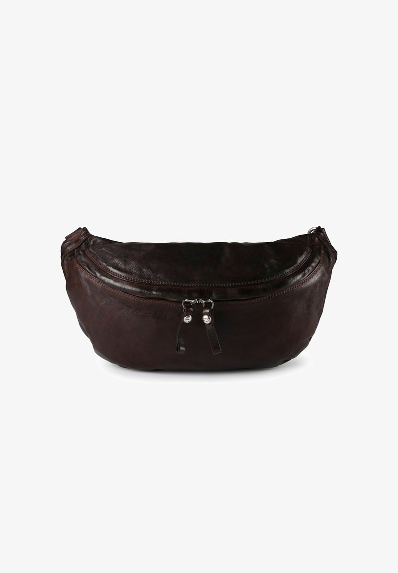 Sac bandoulière en cuir marron avec une forme incurvée, fermeture éclair et double curseur. Texture lisse avec des accents de design minimalistes.
