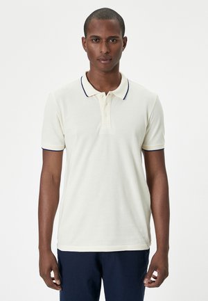 - Koszulka polo