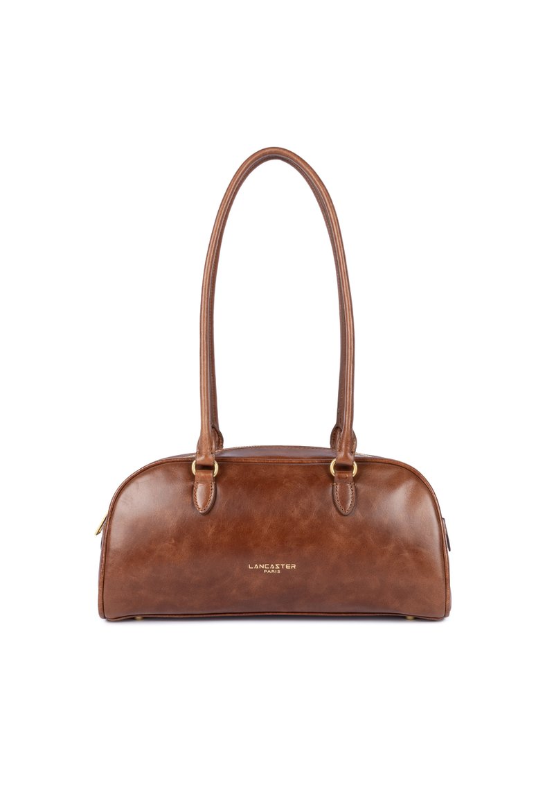 Borsa a mano in pelle marrone con design arrotondato, doppi manici, dettagli in metallo dorato e un logo discreto impresso sul davanti.