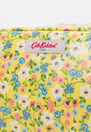 CLASSIC COSMETIC CASE - Toilettas - yellow