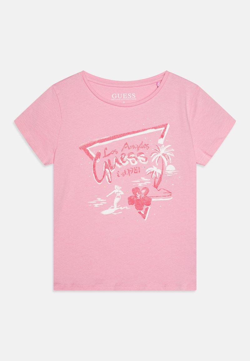 T-shirt rosa de manga curta feita de algodão orgânico, com uma estampa gráfica de palmeiras, um surfista e o texto "Los Angeles" em branco brilhante e rosa.