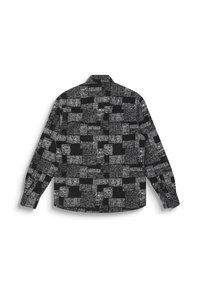 Zwart-witte flanellen shirt met een textuur patchworkpatroon, lange mouwen, en een puntige kraag met knoopmanchetten.
