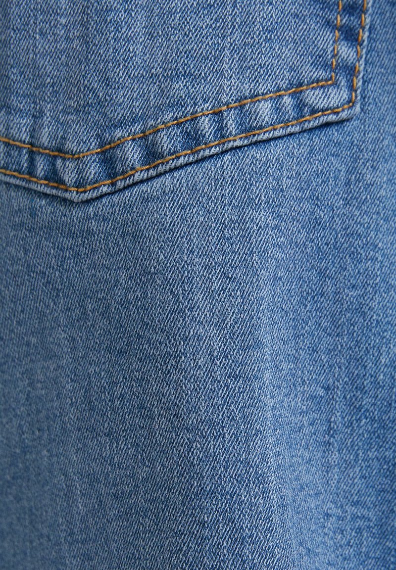 Herren T-Shirts & Polos | Bershka Jeans Straight Leg light blue denim/light-blue denim - DT09500 Herren T-Shirts & Polos | Bershka Jeans Straight Leg light blue denim/light-blue denim - DT09500