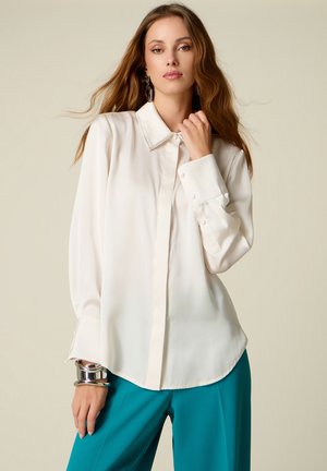 Oltre, CAMICIA CON COLLETTO GIOIELLO (ITALIAN SIZE) - Button-down blouse - bianco