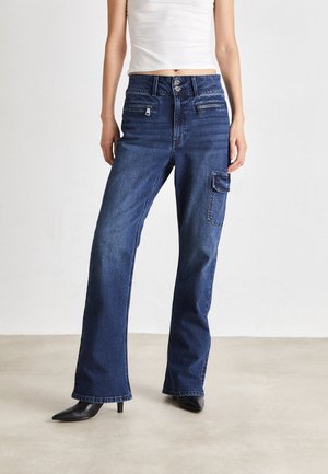 Denim-Jeans mit weitem Bein in einer tiefblauen Waschung, ausgestattet mit Front- und Seitentaschen, einem Knopf- und Reißverschluss und einem sauberen Saum.