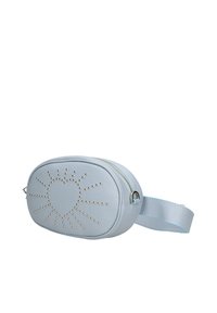 Borsa in finta pelle blu chiaro di forma ovale, adornata con borchie argentate che formano un motivo a cuore e raggi di sole. Dotata di una zip e di una tracolla regolabile.