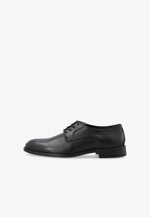 Chaussure habillée en cuir noir avec un bout arrondi, cinq œillets et un talon en caoutchouc bas. Texture lisse et design simple sans embellissements.