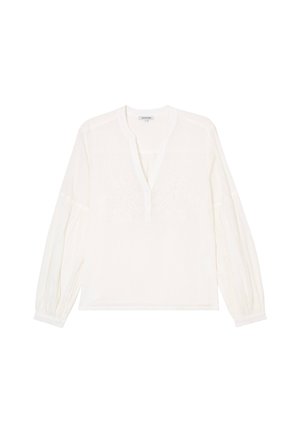 Blusa blanca con mangas largas suavemente abullonadas, un profundo escote en V y un sutil bordado floral en el frente, fabricada en un material ligero.