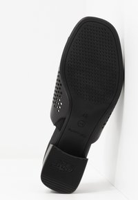 Tamaris SLIDES - Mules - black