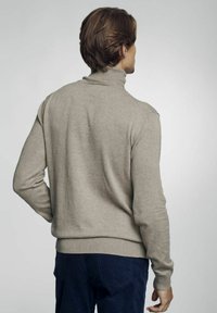 OCHNIK Sweter