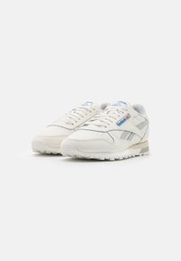 Reebok Classic CLASSIC LEATHER UNISEX - Joggesko - chalk/light solid grey/alabaster