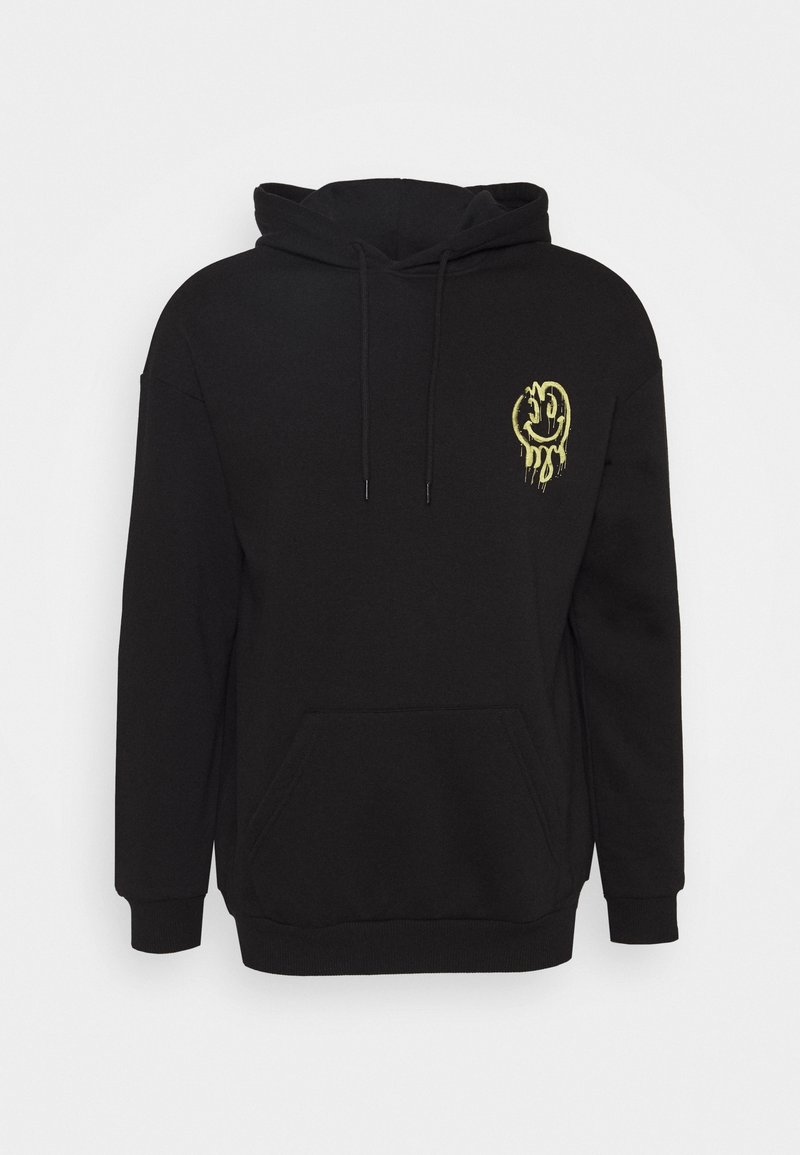 Sweat à capuche noir avec poche avant et graphique de smiley jaune dégoulinant sur le côté gauche de la poitrine.