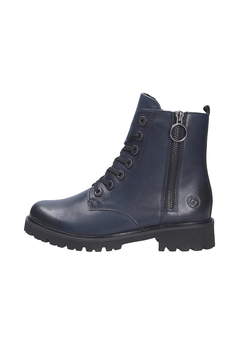 Stivali alla caviglia in pelle blu navy con punta rotonda, lacci frontali e cerniera laterale. Suola in gomma nera chunky per una buona presa. Dettaglio del logo sul lato.