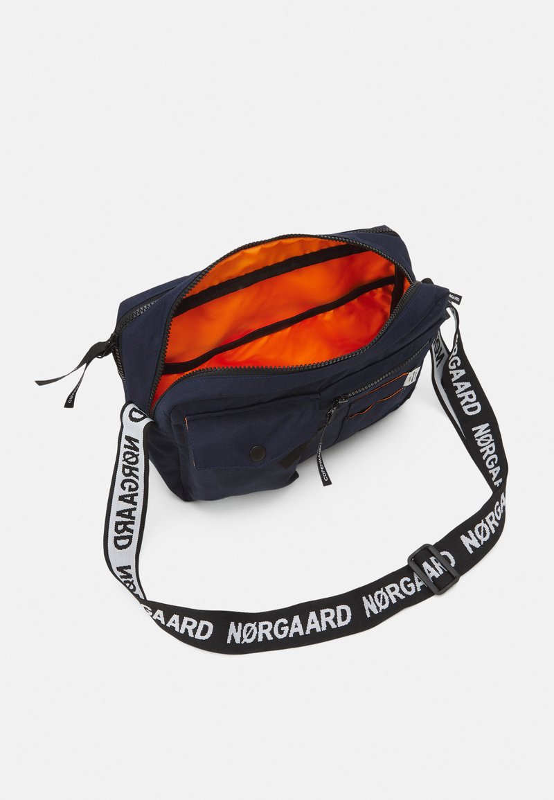 Mads Nørgaard BEL ONE CAPPA BAG UNISEX Across body bag deep well