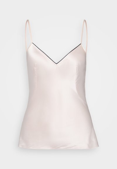 Ροζ σατέν καμισόλ με λεπτές τιράντες και V-λαιμόκοψη, με μαύρη περιθώριο κατά μήκος των ακμών και λείο, γυαλιστερό υφή.