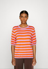Kaffe MILO - Trükipildiga T-särk - lupine/orange