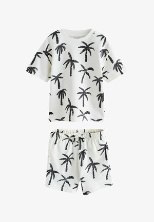 Bijeli komplet s kratkim rukavima i kratke hlače s crnim printovima palmi, hlače imaju elastični pojas.