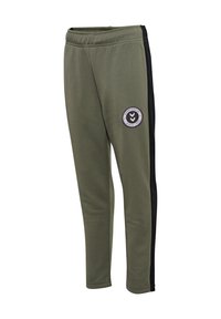 Olijfgroene broek met een zwarte zijstreep, elastische tailleband en een ronde patch met een logo op de dij. Zachte stofstructuur.