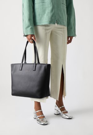 LOGOTAPE TOTE - Shopping Bag - black