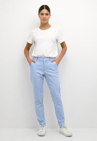 Kaffe KALEA - Nohavice chinos - windsurfer