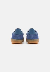 adidas Originals GAZELLE INDOOR UNISEX - Tossud - dark blue/bliss orange/preloved ink