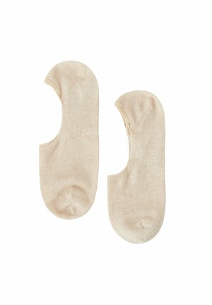 Calcetines invisibles de algodón beige con una textura suave y un diseño de corte bajo, que cuentan con áreas de punta y talón reforzadas para mayor durabilidad.