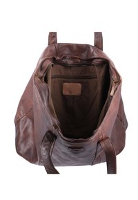 Smeđa kožna torba s dvije čvrste ručke, s patentnim zatvaračem, prostranim unutrašnjim prostorom i malim unutarnjim džepom sa zatvaračem. Teksturirana površina.