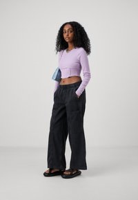 GAP Petite UTILITY EASY WIDE LEG MAXWELL - Platėjantys džinsai - washed black
