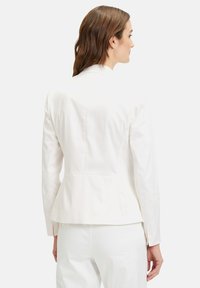 Betty & Co LANGARM - Blazer - rohweiß