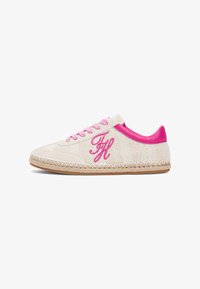 Unselected, natural fuchsia