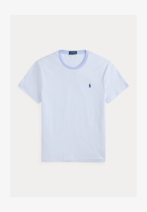 T-shirt à manches courtes rayé horizontal bleu clair et blanc avec col rond et petit logo Polo Ralph Lauren bleu foncé sur la poitrine.