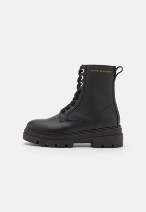 BICOLOR LACE-UP - Enkellaarsjes met plateauzool - black