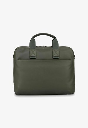 Sacoche pour ordinateur portable en cuir vert olive avec deux poignées supérieures, une fermeture éclair et une poche avant. Fabriquée en matériau texturé durable.