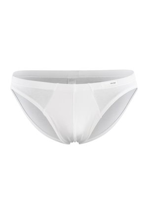 Ropa interior tipo slip blanca para hombre con un bolsillo delantero contorneado y cintura elástica, mostrada sobre un fondo blanco liso.