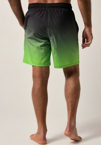 Plavecké šortky ve gradientním designu, přecházející z černé do živé zelené. Mají elastický pas a boční kapsy.