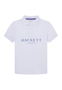 Camisa polo blanca con cuello, presenta una tapeta de dos botones y el logo azul "HACKETT LONDON" en el frente. Textura de algodón suave.