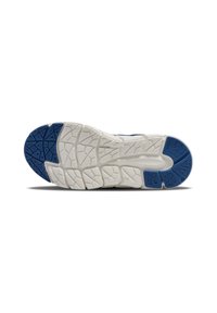 Suela de zapato atlético blanca y azul con un patrón de agarre texturizado. Forma contorneada con elementos de banda de rodadura hexagonales y triangulares para tracción.