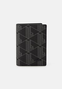 Portefeuille noir texturé avec un motif géométrique en lignes blanches. Il présente un design élégant et un logo discret dans le coin inférieur droit.