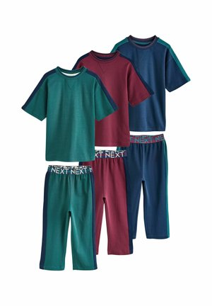 Drie sets met korte mouwen tops en bijpassende broeken in groen, bordeaux en marineblauw met contrasterende strepen aan de zijkant en elastische taillebanden met label NEXT.
