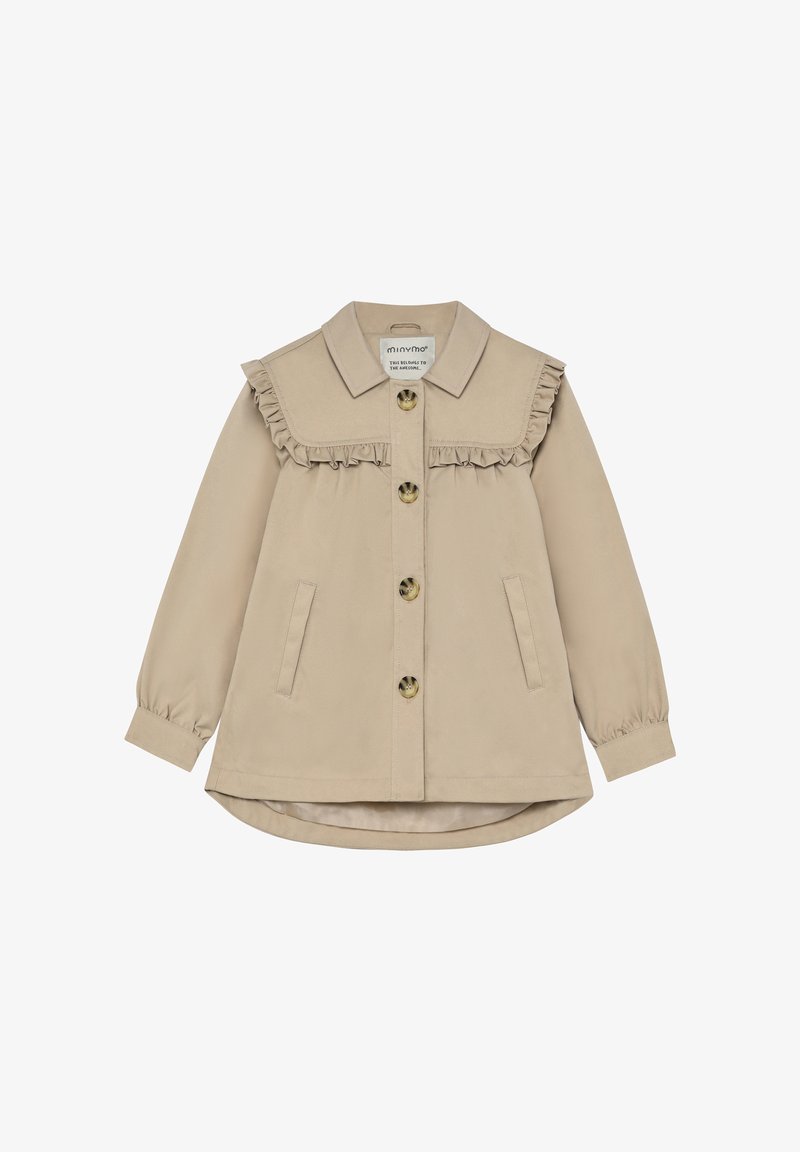 Chaqueta beige con cuello fruncido, botones delanteros y dos bolsillos laterales. Mangas largas con puños elásticos, confeccionada en tejido suave.