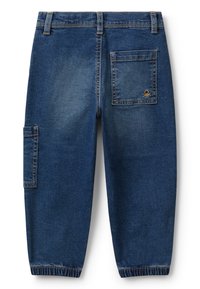 Džínové jogger kalhoty v tmavě modré s těsným elastickým kotníkem, boční kapsou na cargo, zadní nášivkovou kapsou a malým vyšitým logem.