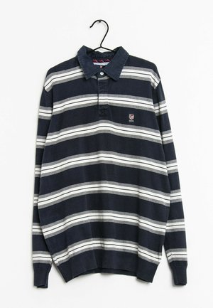 Navyblauwe polo met lange mouwen, voorzien van witte en grijze horizontale strepen, een met knopen sluitende kraag en een klein geborduurd logo.