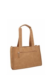 Bolso tote marrón hecho de suave cuero sintético. Presenta dos asas planas con patrón de logo y un bolsillo con cremallera en la parte frontal.