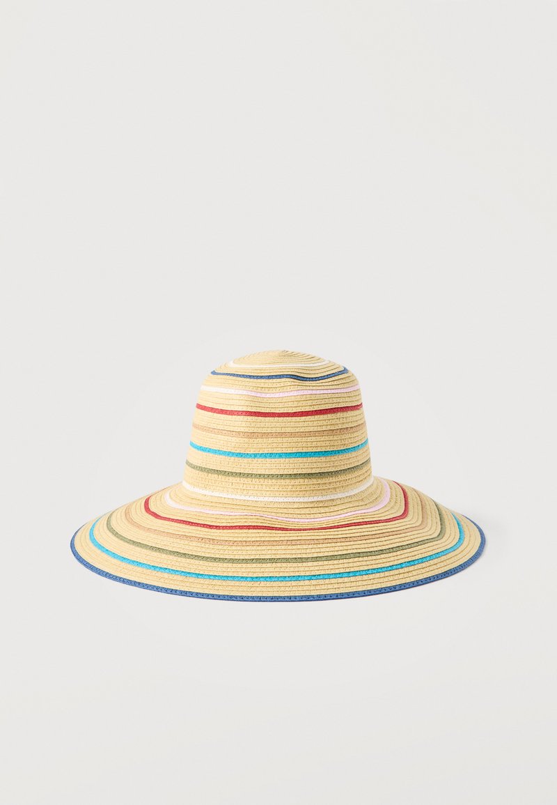 Καπέλο με φαρδύ γείσο από ψάθα, με πολύχρωμες οριζόντιες ρίγες σε κόκκινο, μπλε, πράσινο και ροζ σε ανοιχτό φόντο.