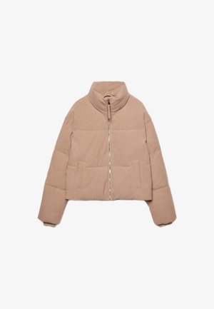 Beige cropped puffer jacket made of corduroy with a high collar, front zip closure, and two large side pockets. Soft texture and padded design.
